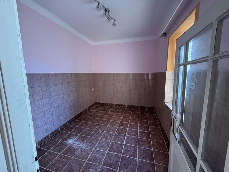 Casă cu 4 camere în Reșița