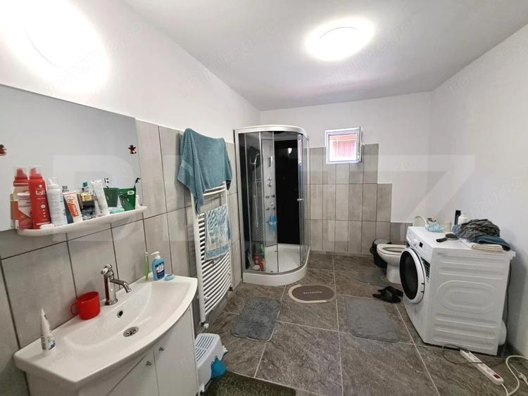 Casă cu 5 camere cu Canalizare în Central