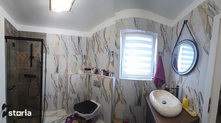 Apartament cu 3 camere semidecomandat, mobilat în Metalurgiei