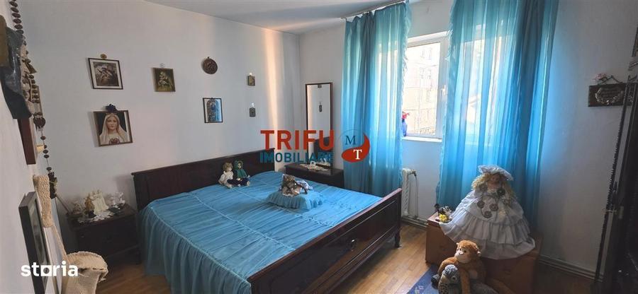 Apartament cu 3 camere semidecomandat în Cetate