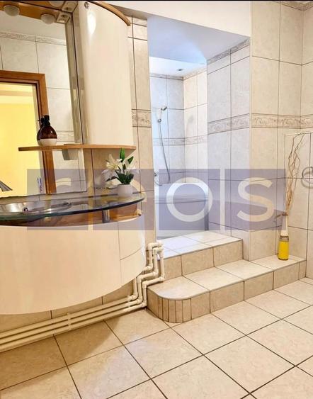 Apartament cu 4 camere, mobilat în Splaiul Unirii