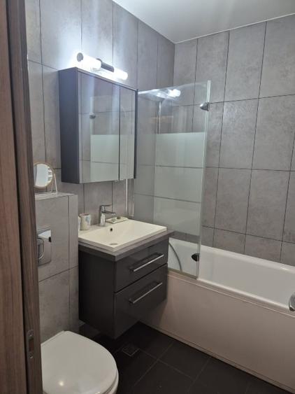 Apartament cu 2 camere semidecomandat, mobilat în 1 Mai