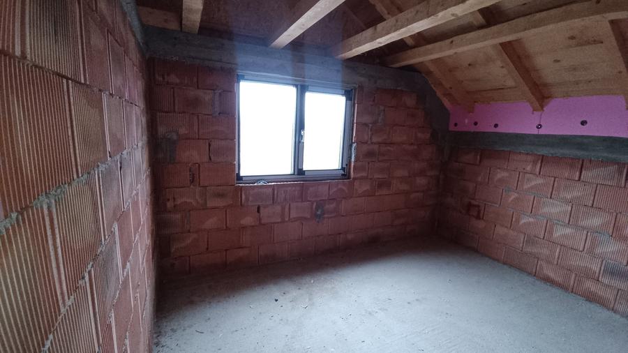 Casă individuală cu 5 camere cu Canalizare în Măgura