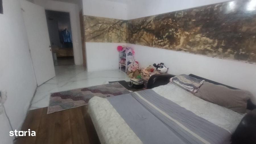 Casă cu 5 camere cu Teren 332 Mp în Central