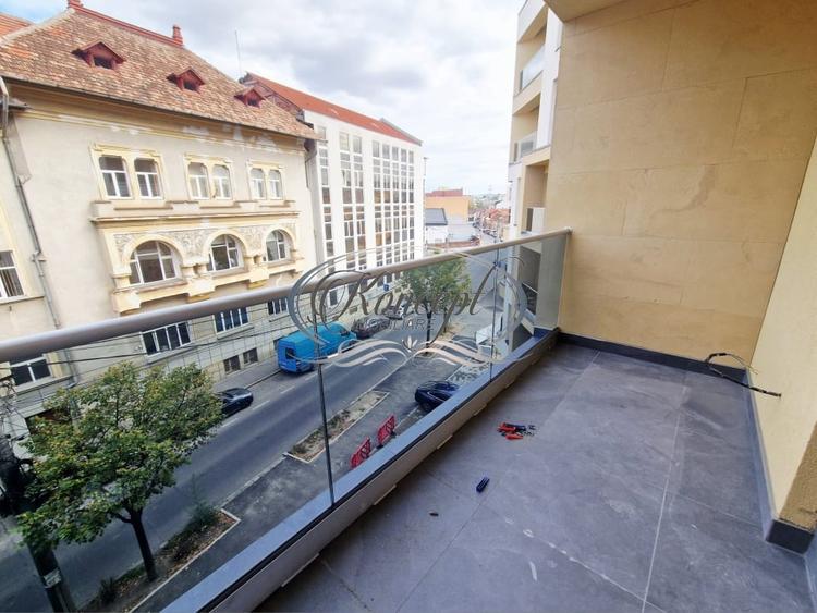 Apartament cu 3 camere semidecomandat în Semicentral
