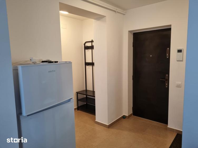 Apartament cu 2 camere decomandat în Tractorul
