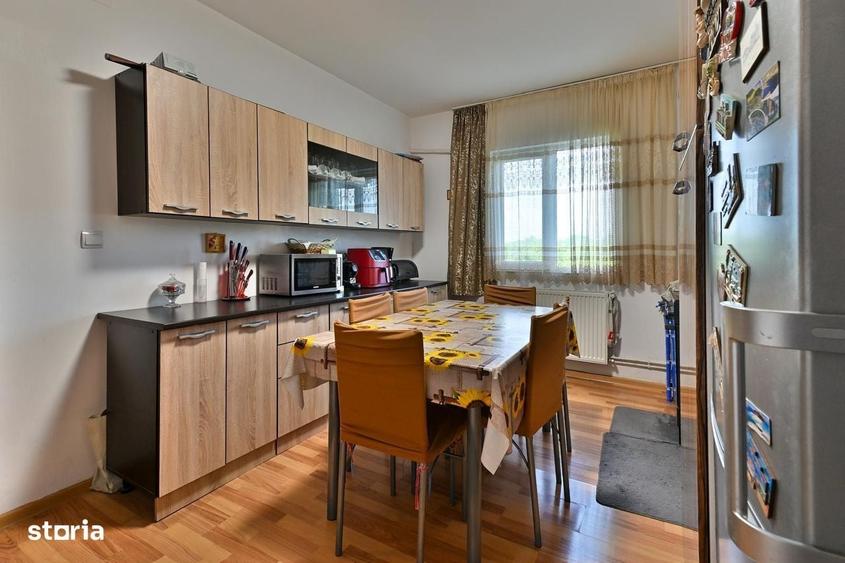 Apartament cu 3 camere semidecomandat în Central