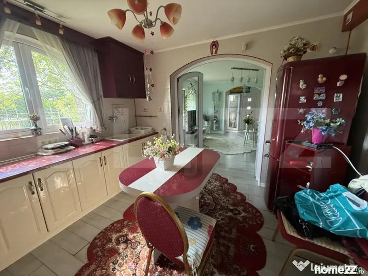 Casă cu 5 camere cu Teren 3837 Mp în Central