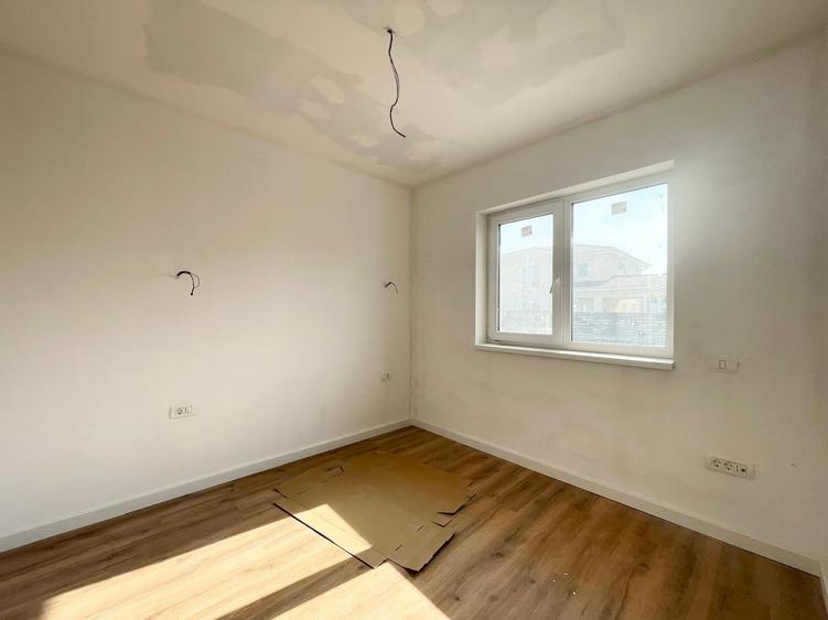 Duplex cu 5 camere cu Teren 352.5 Mp în Moșnița Nouă