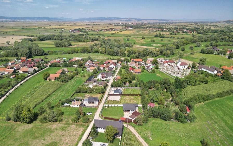 Teren Construcții intravilan de 1000 mp, în Băcel
