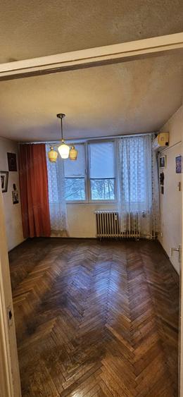 Apartament cu 2 camere decomandat în Arcul de Triumf