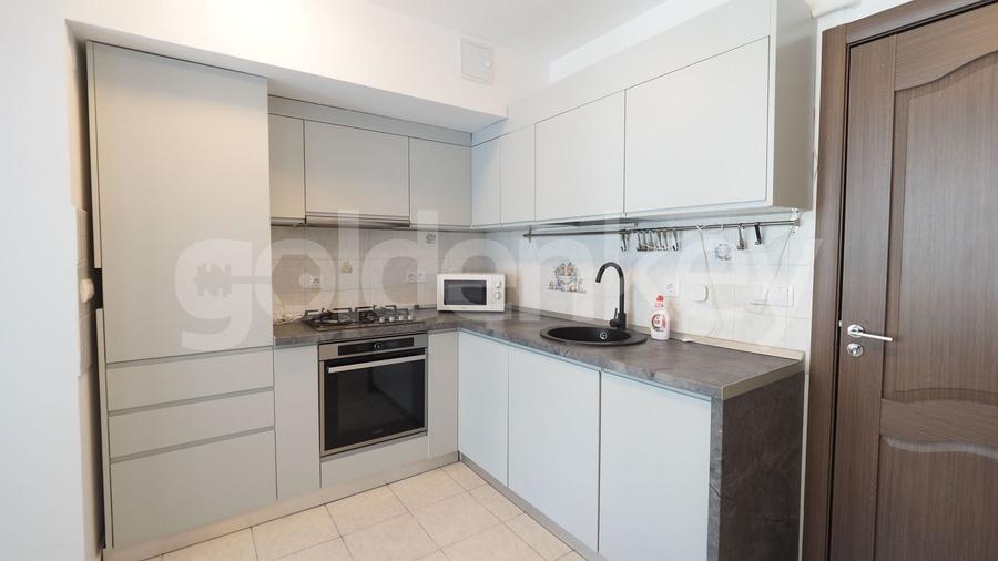 Apartament cu 4 camere semidecomandat în Băneasa