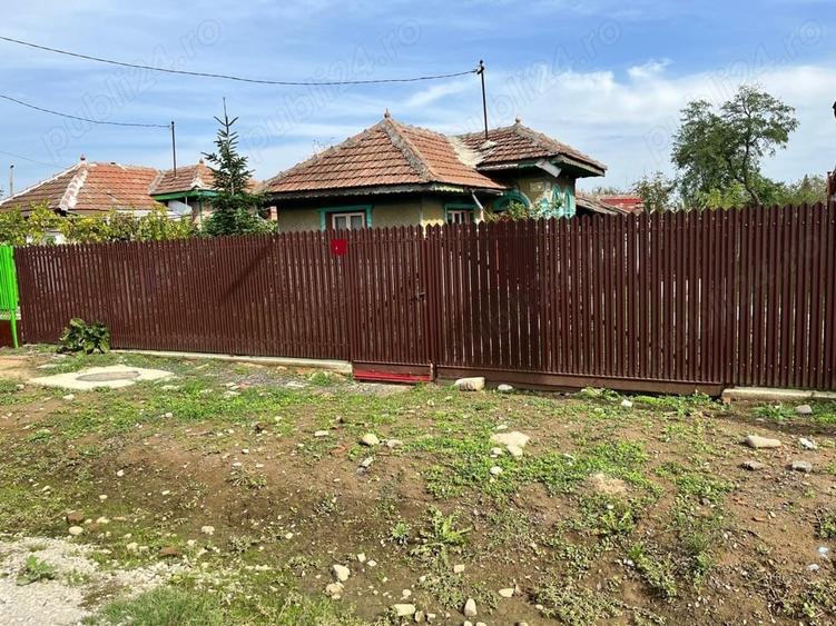 Casă cu 2 camere cu Teren 1411 Mp în Lipia
