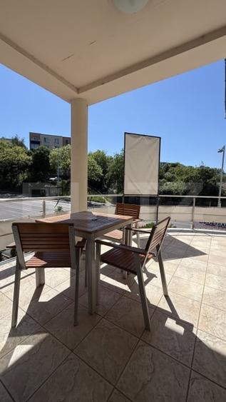 Apartament cu 7 camere decomandat, mobilat în Tudor
