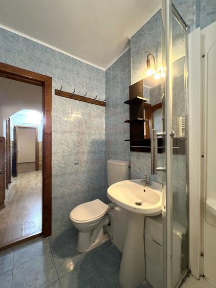 Apartament cu 3 camere decomandat, mobilat în Micro 13