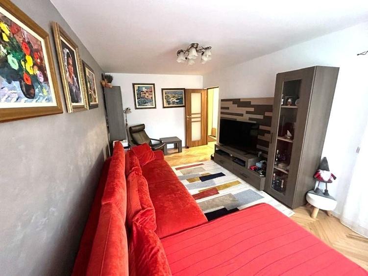 Apartament cu 3 camere decomandat, mobilat în Baba Novac