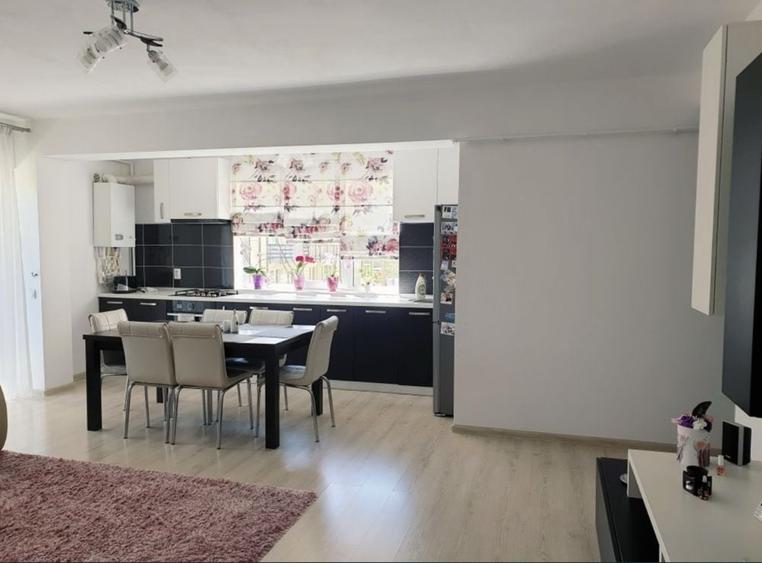 Apartament cu 3 camere semidecomandat în Valea Lupului