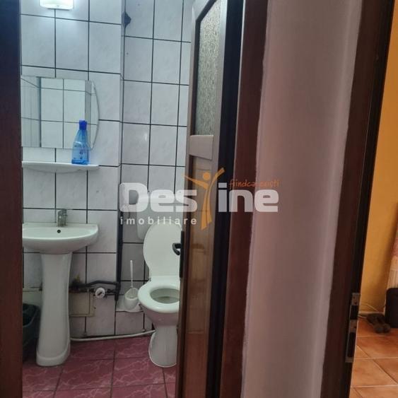 Apartament cu 3 camere semidecomandat în 5 Călărasi