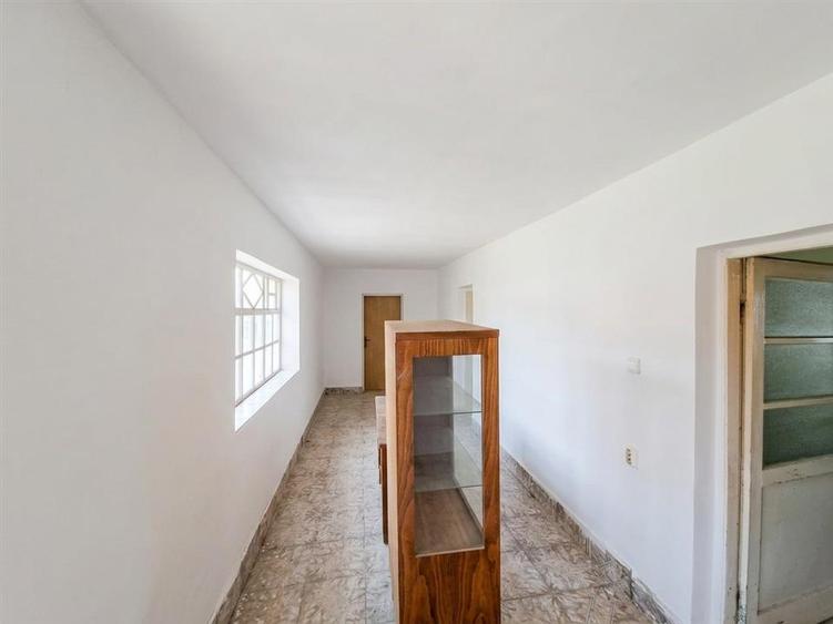 Casă cu 3 camere cu Teren 1940 Mp în Biharia