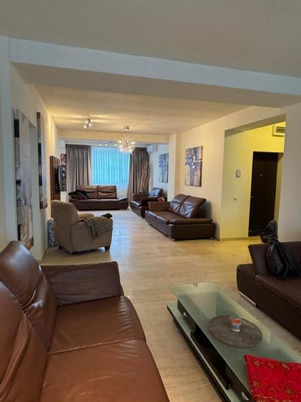 Apartament cu 4 camere decomandat, mobilat în Central