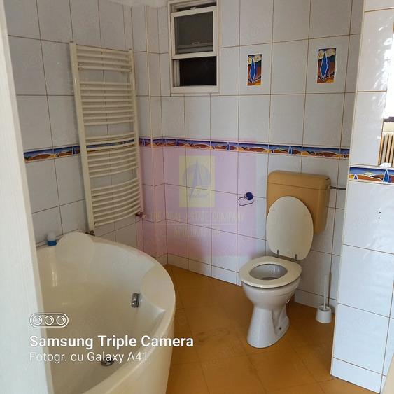 Apartament cu 5 camere semidecomandat în Unirii