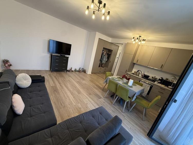 Apartament cu 3 camere decomandat în Carpați 2