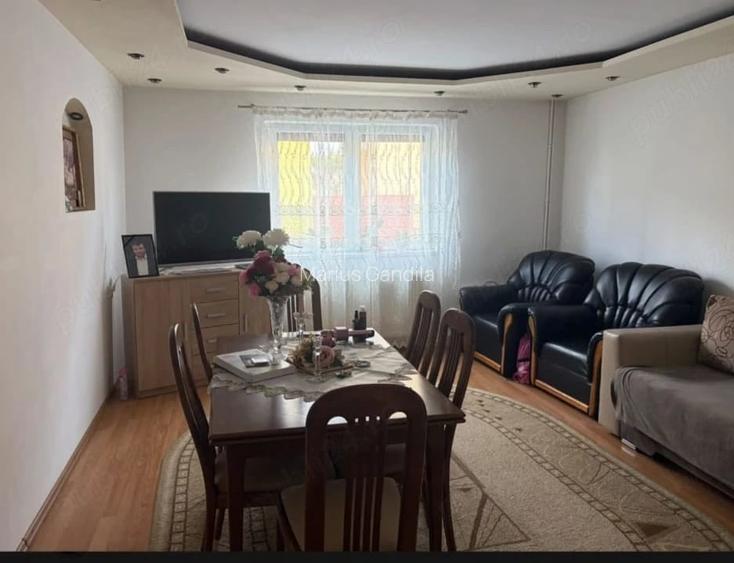Casa de locuit , cu garaj autorizat prestarii Service auto sau alte prestarii