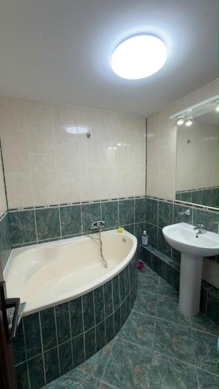 Apartament cu 3 camere decomandat în Octavian Goga