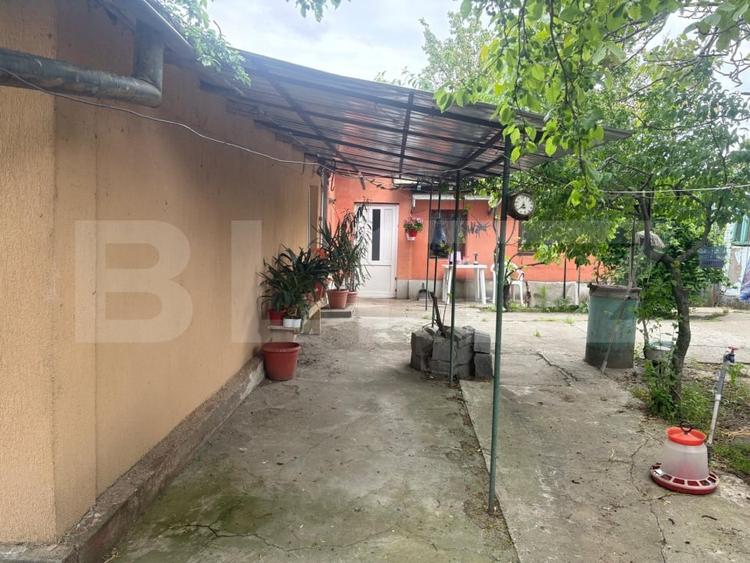 Casă individuală cu 5 camere cu Teren 1350 Mp în Periferie