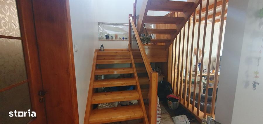 Casă cu 3 camere cu Teren 166 Mp în Calea București
