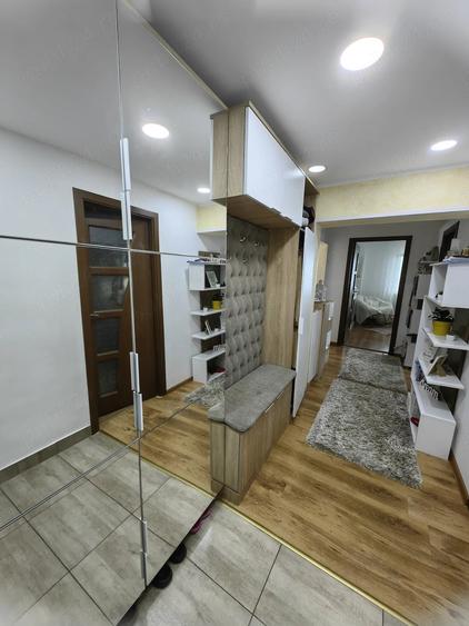 Apartament cu 4 camere decomandat, mobilat în Central