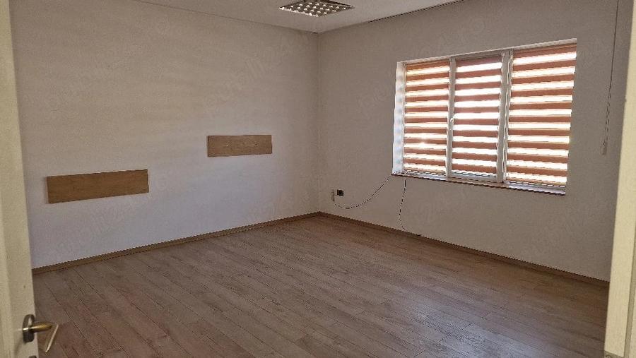 Spațiu comercial, de 283 mp, în Petros
