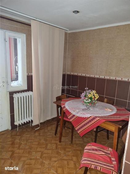 Apartament cu 3 camere decomandat în Libertății