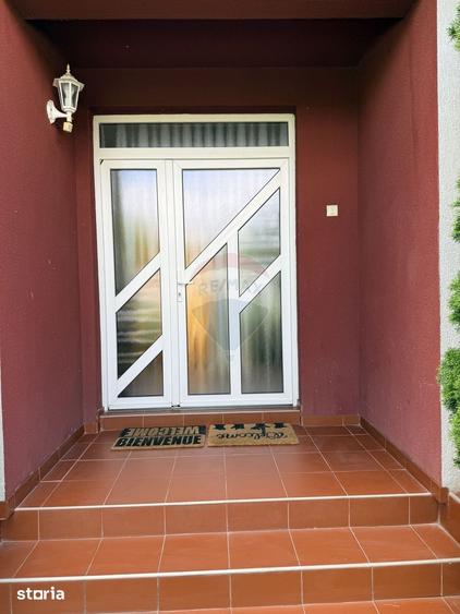 Casă cu 5 camere cu Teren 100 Mp în Florești