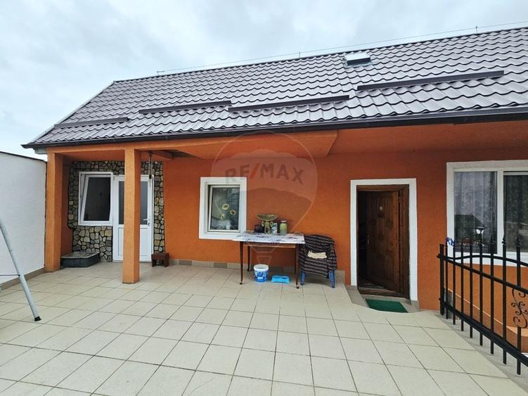 Casă individuală cu 5 camere cu Teren 141 Mp în Central