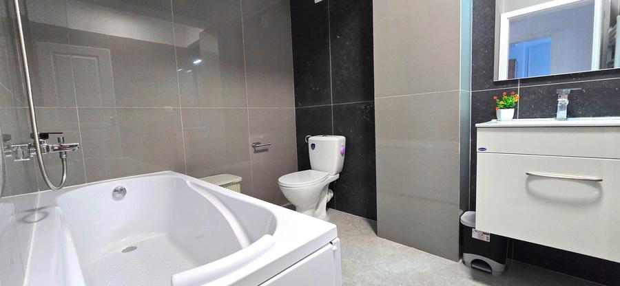 PRIMA INCHIRIERE, bloc NOU, apartament 2 camere decomandat, etaj 1, mobilat, utilat nou, direct PROPRIETAR, statie autobuz, supermarket - 7