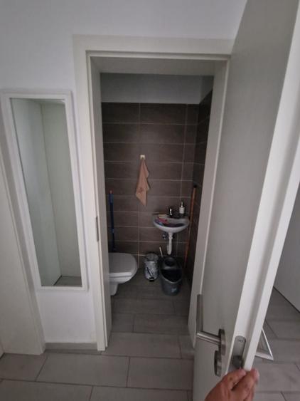 Apartament cu 3 camere decomandat în Tractorul