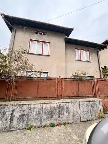 Casă individuală cu 5 camere cu Garaj în Hunedoara