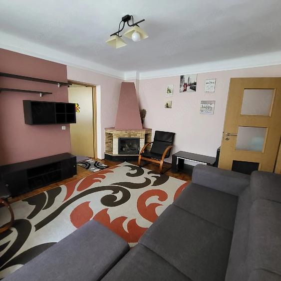 Apartament cu 3 camere semidecomandat în Central