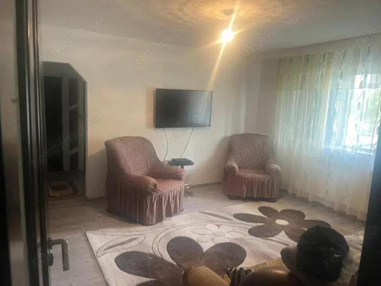 Apartament cu 2 camere semidecomandat, mobilat în Central
