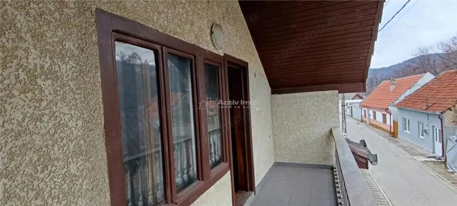 Casă cu 5 camere cu Teren 324 Mp în Berzasca