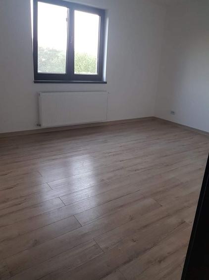 Casă cu 4 camere în Dragomirești-Deal