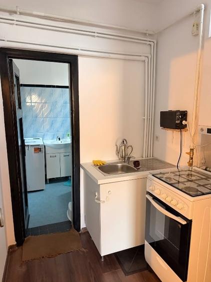 Apartament cu 4 camere decomandat, mobilat în Dacia