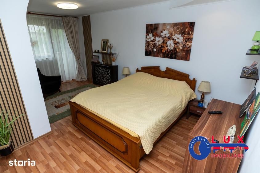 Casă cu 7 camere cu Teren 275 Mp în Central