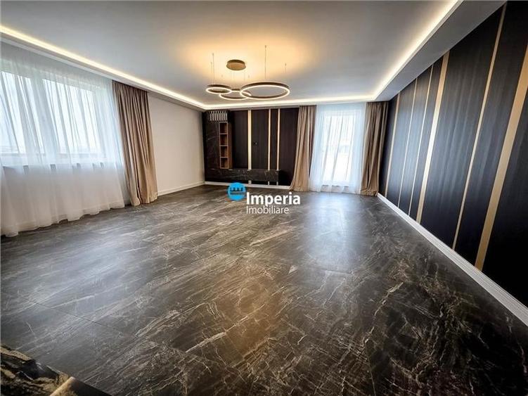 Apartament cu 4 camere decomandat în Semicentral
