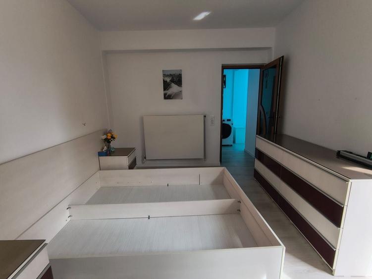 Apartament cu 3 camere decomandat în Delfinariu