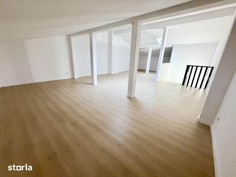 Casă cu 5 camere cu Teren 242 Mp în Glina