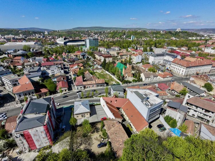Spațiu comercial, de 933.39001464844 mp, în Central