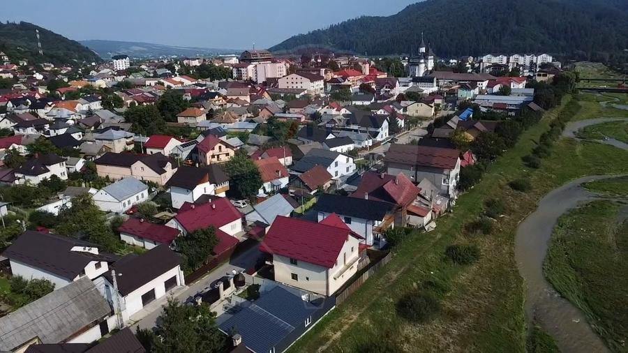 Casă individuală cu 5 camere cu Teren 302 Mp în Central