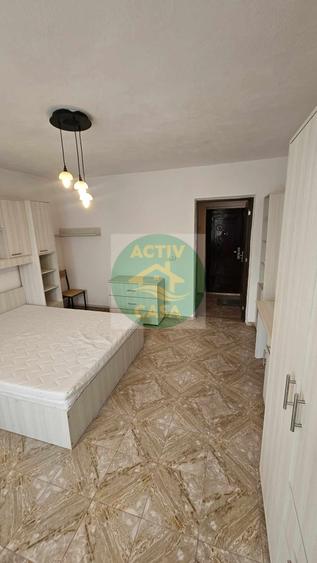 Garsonieră decomandată în Est